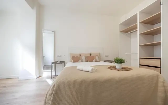 Inviting double bedroom near the Gulliver park 1