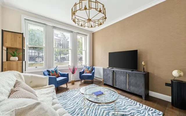 Ridgmount Gardens, London, WC1E 7AU 0