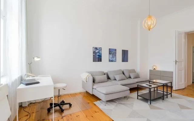 Moderne, geraeumige und helle Zweiraumwohnung mit Balkon 1