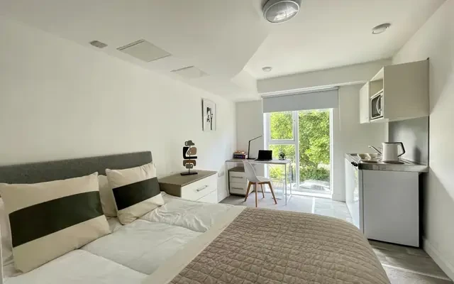 Modern new studio close to Solent University 3