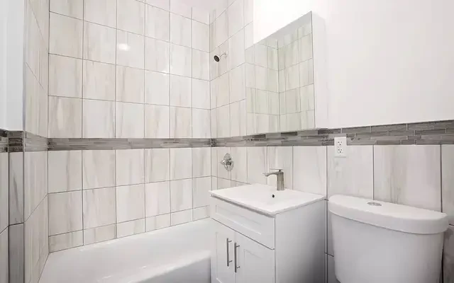 5648 Myrtle Avenue, New York 3