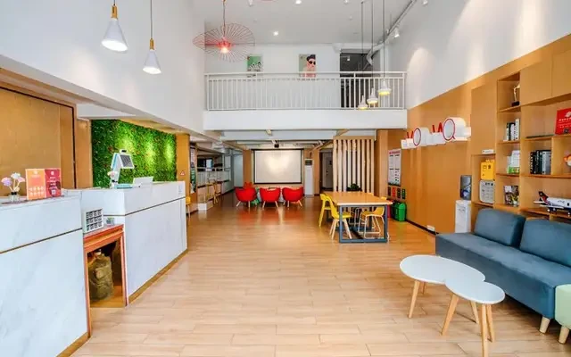 窝趣广州南洲地铁站轻社区 1