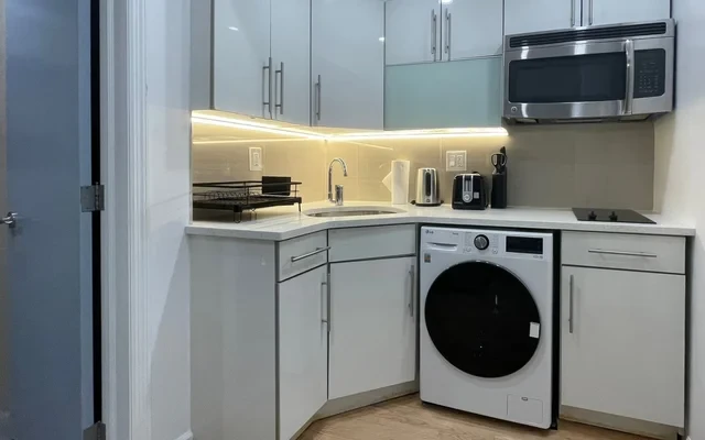 230 Sullivan Street 3