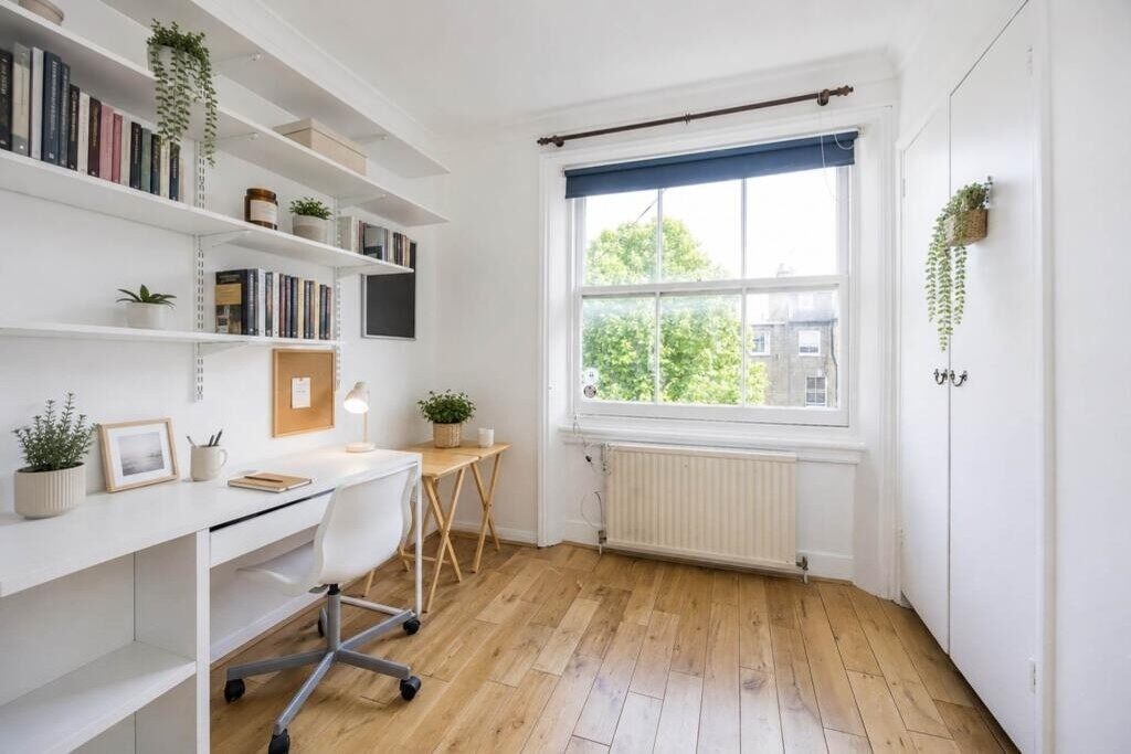 LH-Earl`s Court 3