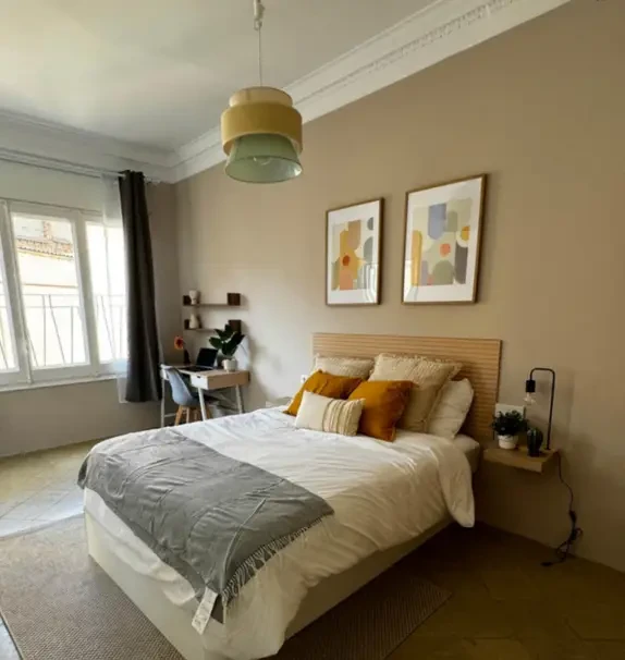 Double bedroom in 5-bedroom house