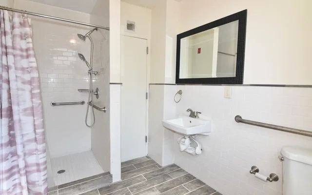 2236 3rd Ave 4