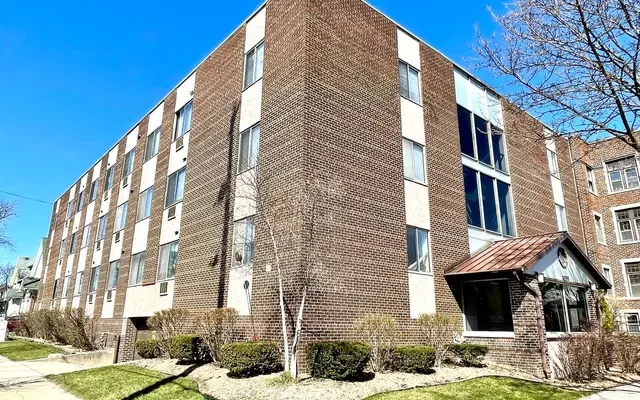 2555 N Farwell Ave 0