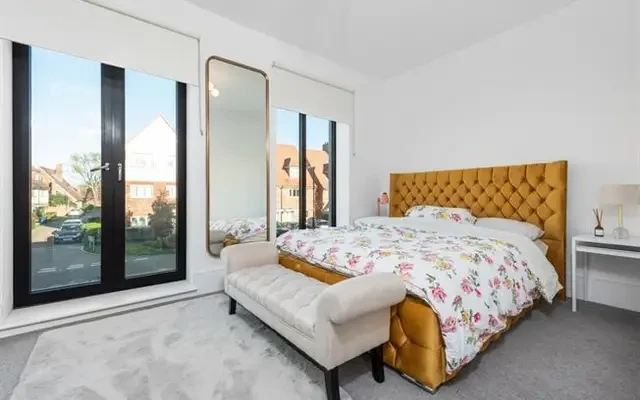 Henry Darlot Drive, London, NW7 1SB 4