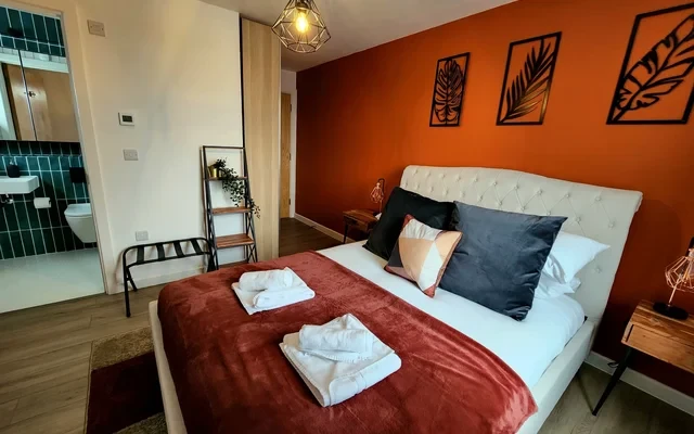 Luxury Station Apartment 4