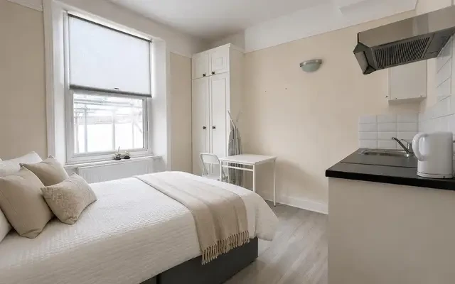 Earls Court, SW5 4