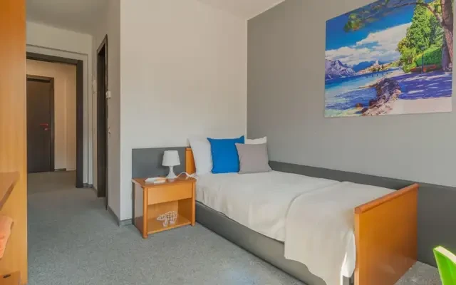 Ensuite single bedroom in North Trento 4