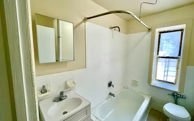 1331 Seneca Ave. 3