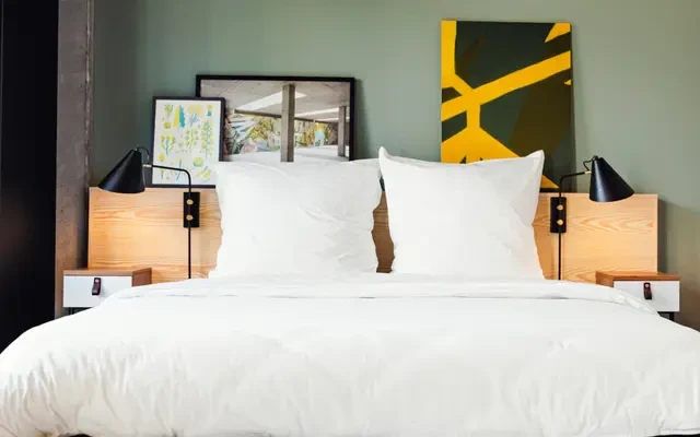 neonwood frankfurt tor special room 0