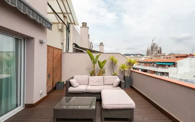 Great 2-bedroom apartment with terrace in Eixample 4
