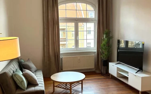 ELVIS - Schoene 2-Zimmer Wohnung in Treptow 1