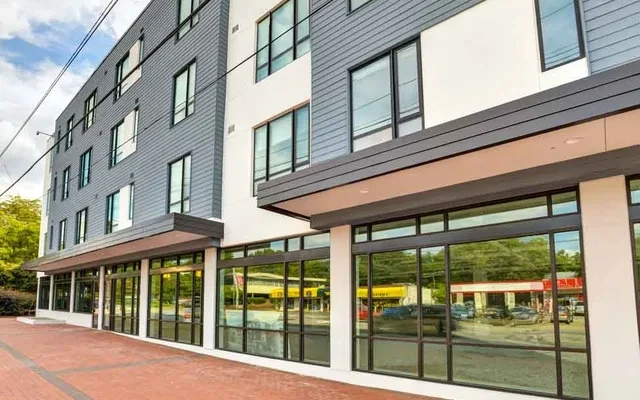 2811 Hillsborough 1