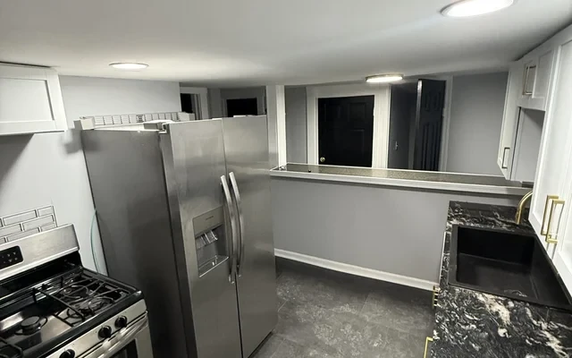 1710 East Fayette St 4