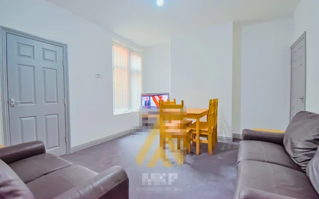 Entire Place·5B1.5B···74 Raddlebarn Road Birmingham B29 6HJ 0