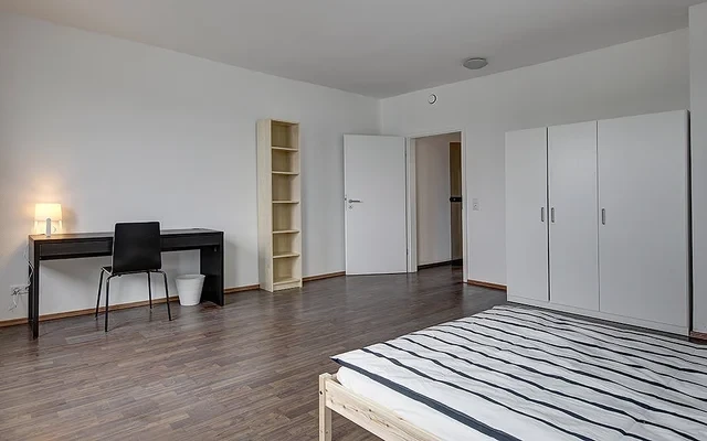 Koenig-Karl-Strasse 84DE-09-011M 4