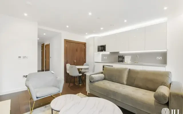Lexington Gardens London SW11 0