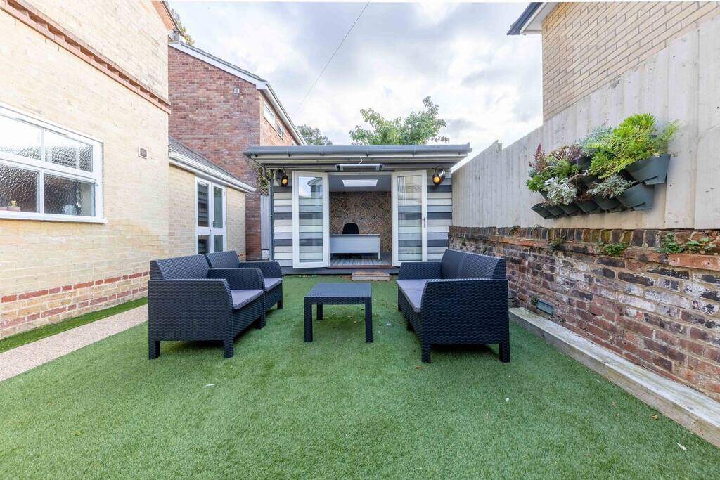 58D Earlham Rd