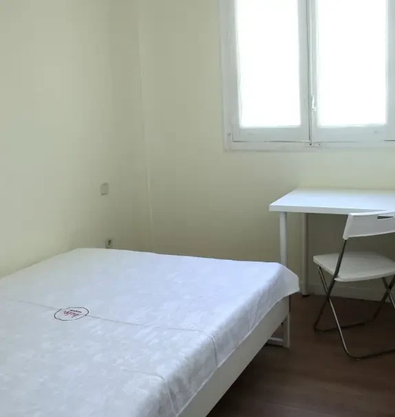 Nice double room in Calle Velázquez