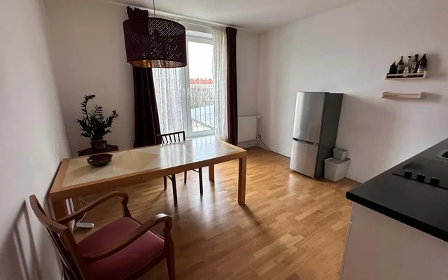 Sublet bright and spacious 2 room apartment 0