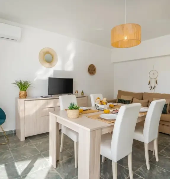 apartment near Av. Tomás Cabreira