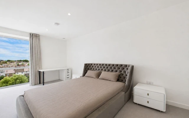 LH-20 Parkview Avenue - London student accommodation