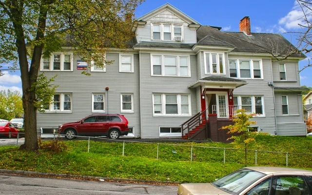 201 Comstock Avenue 0