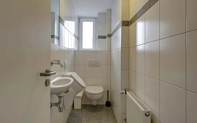 Koenig-Karl-Strasse 84DE-09-010M 4