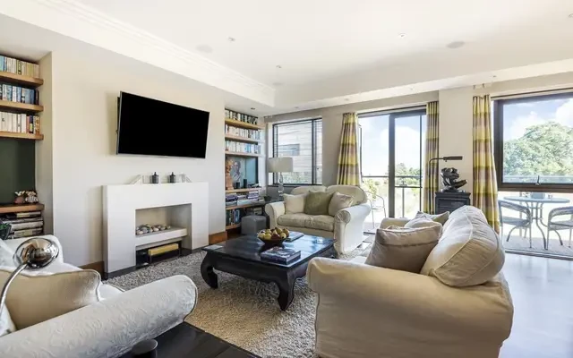 The Court, Charters, Charters Road, Ascot, Berkshire SL5. SL5 9FG 1