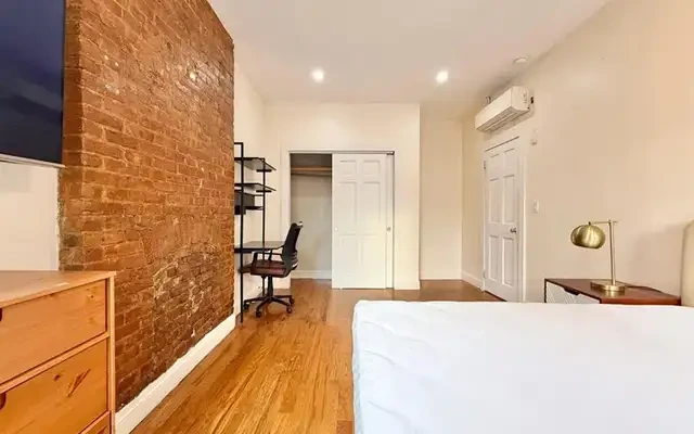533 Nostrand Avenue, Brooklyn 4