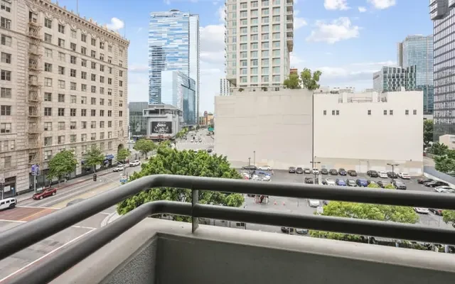 The Met Apartments Los Angeles 2