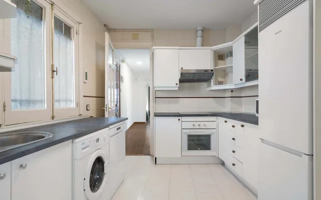 Apartment in Calle de Lopez de Hoyos, Madrid with 2 bedrooms 4