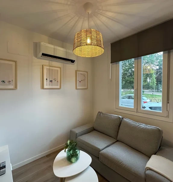 Avenida Bellas Vistas, 9. Local 2 (ONLY STUDENTS)