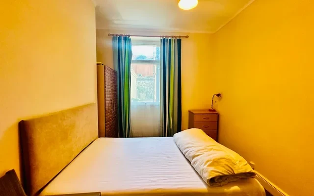 Room 2, Beach Street, Swansea SA1 3