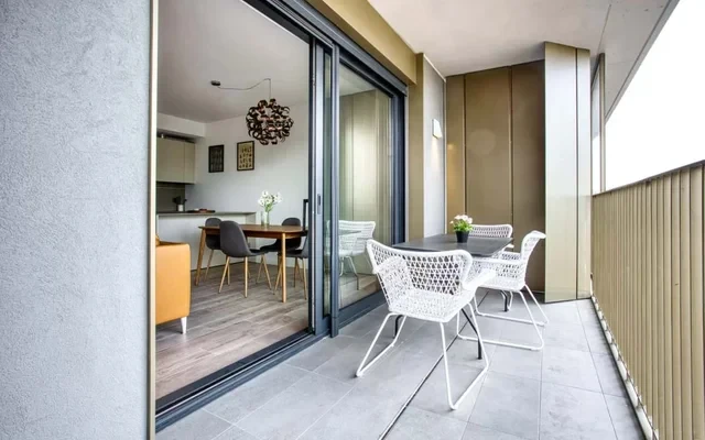 Sophisticated 2-bed flat w/ Desk&Balconies 0