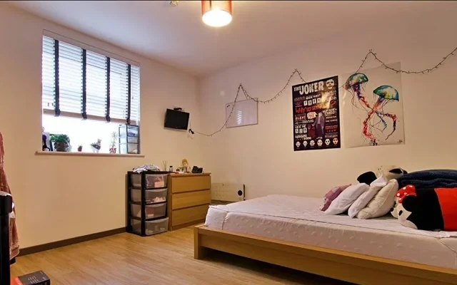 Shared Place·5B1B···Flat 6, Phoenix Nights, 12, Phoenix Street 1
