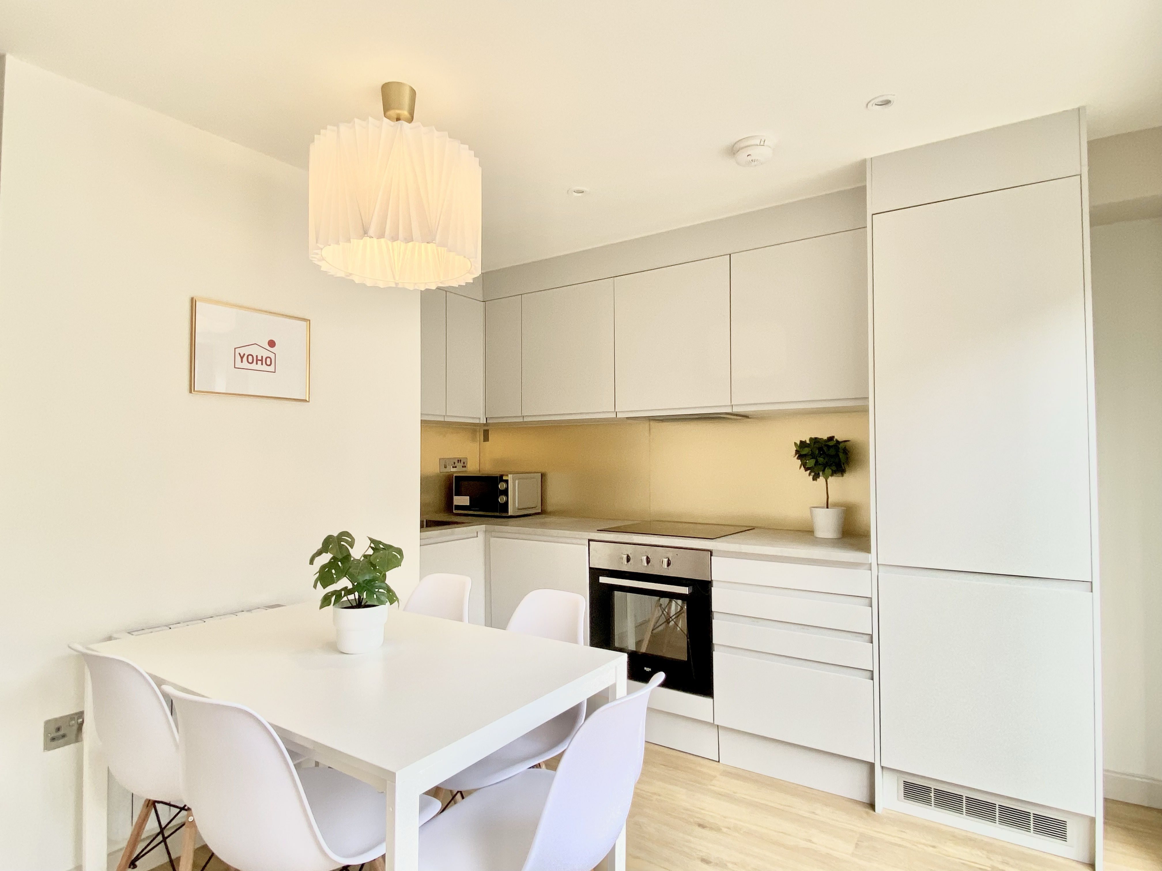 UM-YOLIVING Aldgate East