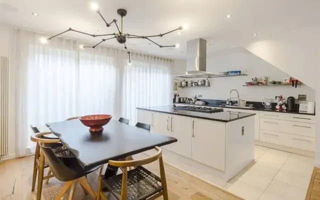 Putney Bridge Road, London, SW15 2PA 3