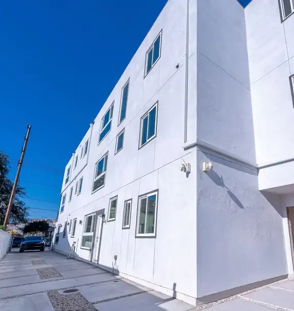 1638 W 35th Place