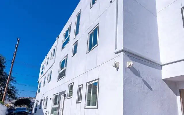 1638 W 35th Place 0