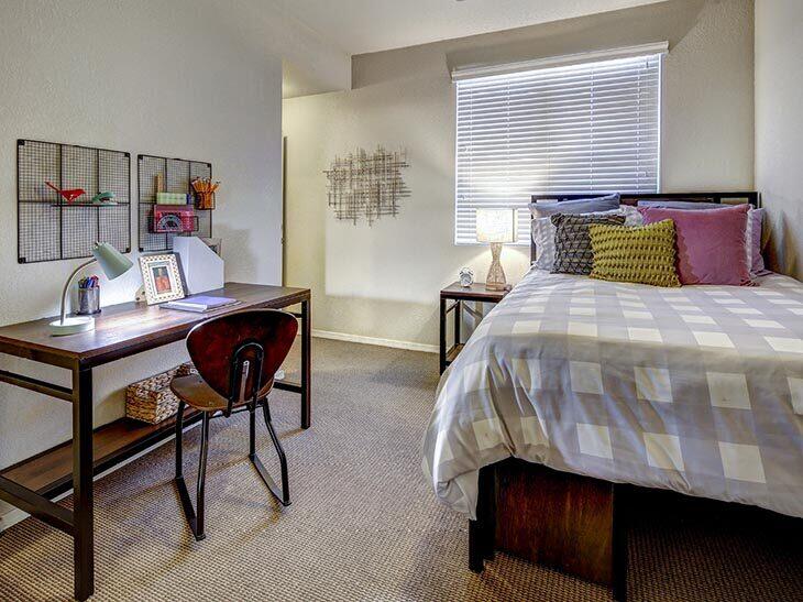 4 Bed - 3 Bath Shared Bathroom