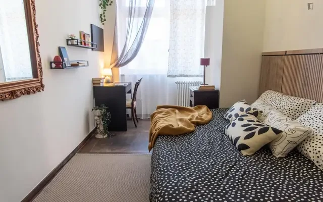 Large Attractive single bedroom with balcony 0