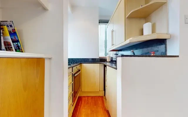 Sloane Avenue 13587# 1