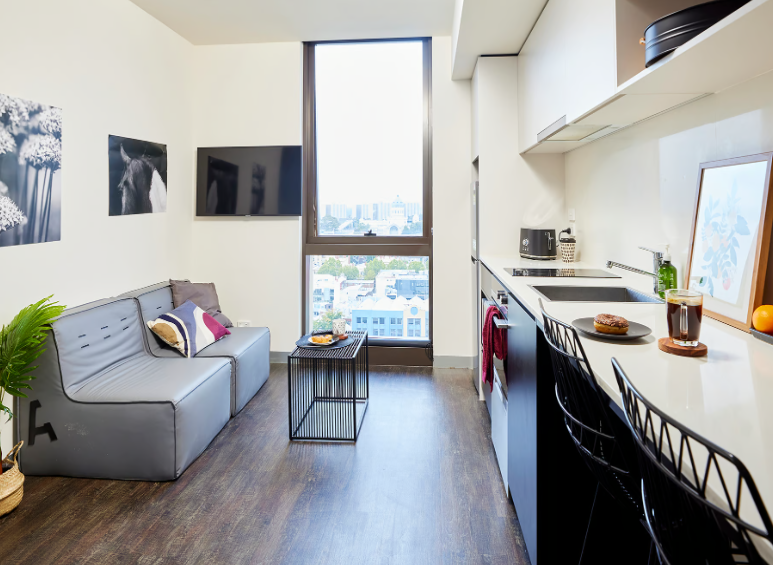 Shared Apartment-Single Bed with 2 Bed Apartment