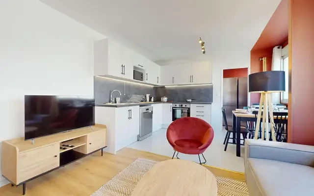 Airy double bedroom in Gratte Ciel 3