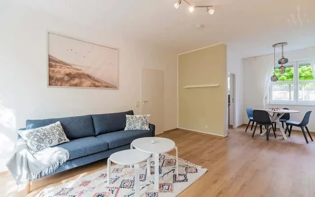 Geraeumige 4-Zimmer-Wohnung mit moderner Inneneinrichtung 2