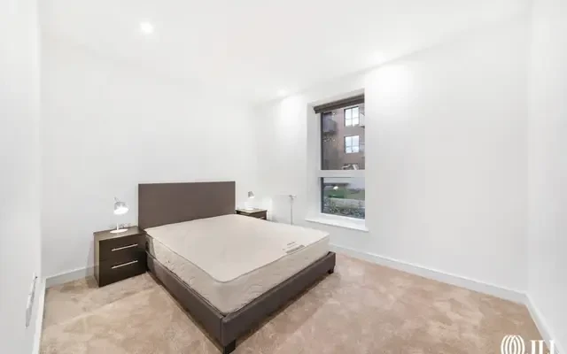 4 Greenleaf Walk Southall UB1 4
